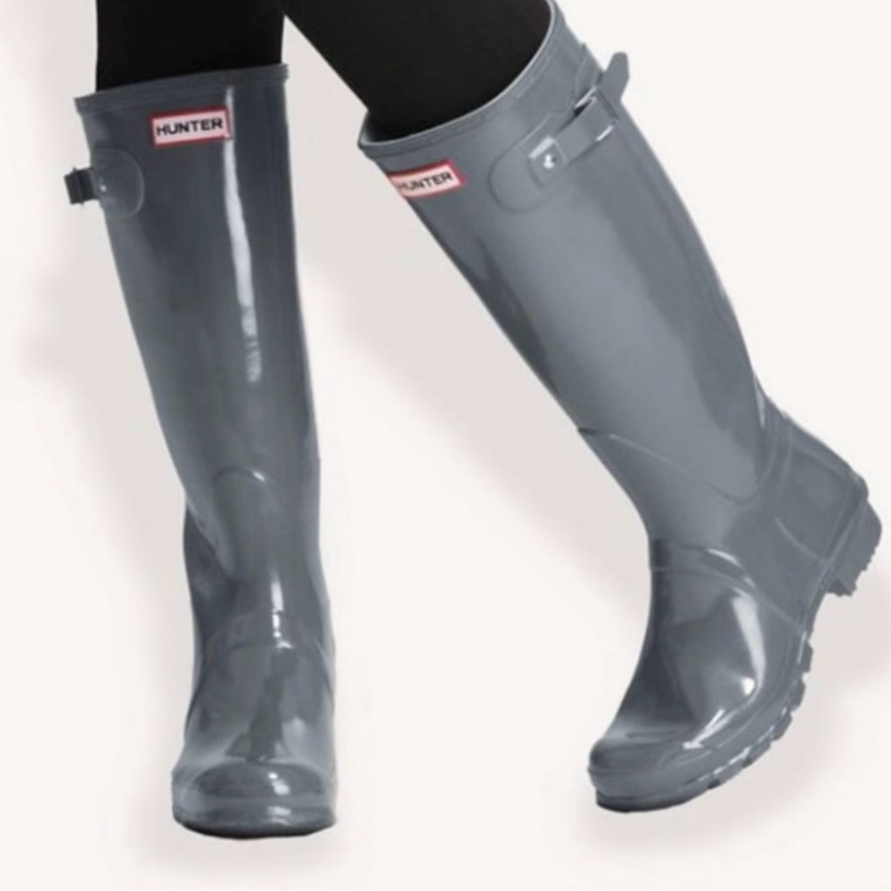 Hunter Original Tall Rainboots. Shiny grey color